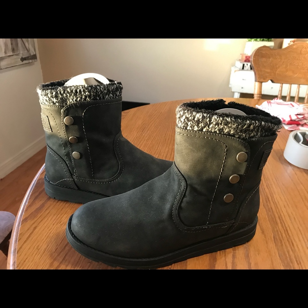 New muk luks boots so 8